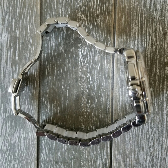 TAG HEUER Formula 1 Chronograph with Diamonds! - Picture 4 of 8